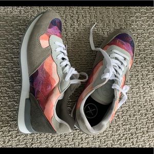 inkkas sneakers NWOT